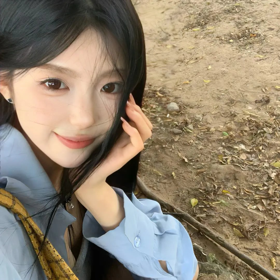 蓝色嘴巴的脸
